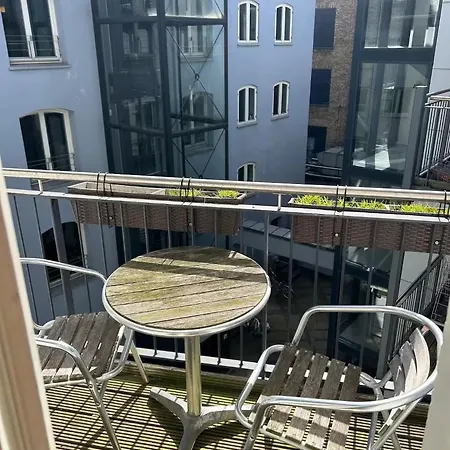 Exclusive In Center With Balcony アパート *